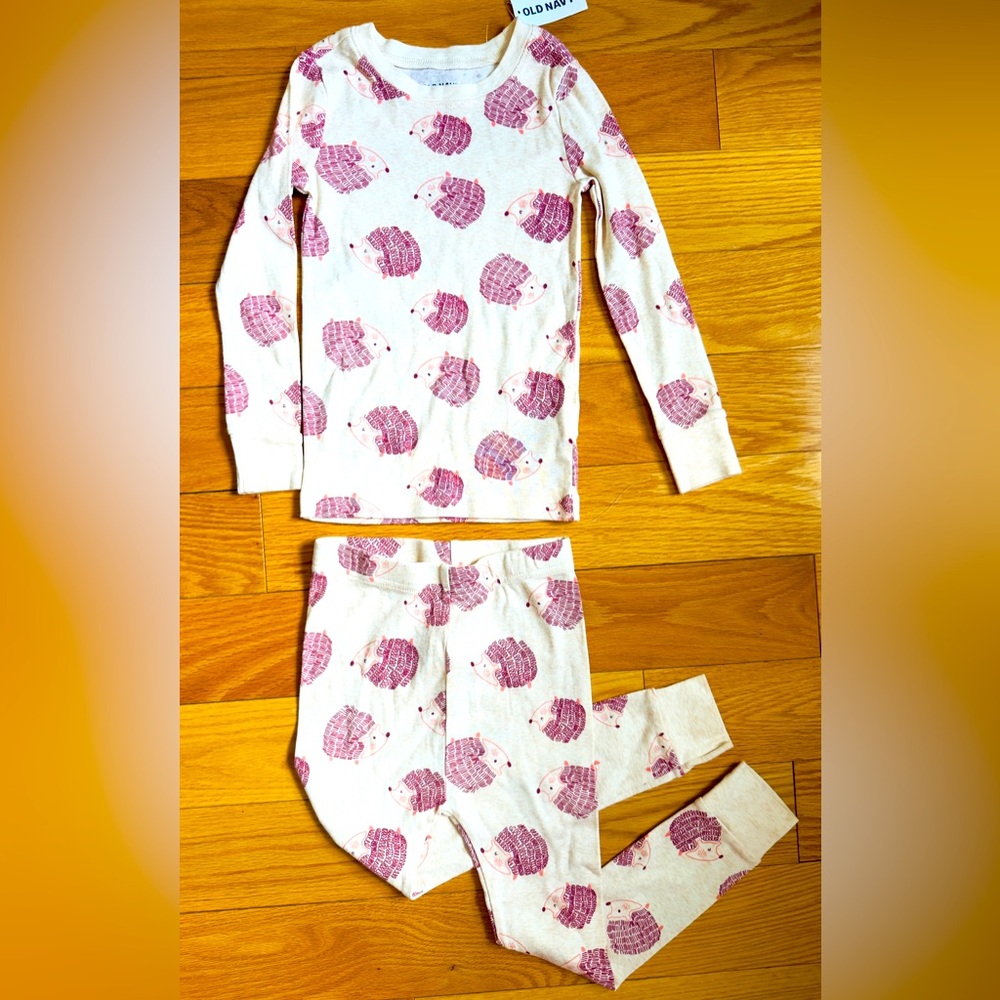 Brand new Old Navy kids pjs size 4T